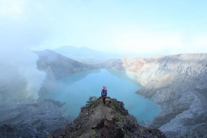 Berburu Blue Fire Kawah Ijen