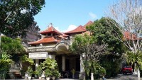 Salah satu toko penjuall kerajinan emas dan perak di Celuk (ccyee.wordpress.com)