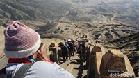 Pemandangan dari kawah Bromo