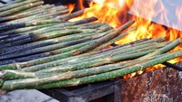 Rotan muda atau pakkat bakar, menu berbuka unik khas Labuhanbatu, Sumatera Utara.