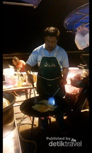 Berburu Kuliner Malam di Pantai Kamala, Thailand