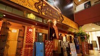 Aneka kain tradisional Sumatra Selatan.