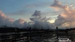 Berburu Sunset Cantik di Pantai Tanjung Layar, Sawarna