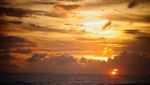 Berburu Sunset Cantik di Pantai Tanjung Layar, Sawarna