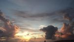 Berburu Sunset Cantik di Pantai Tanjung Layar, Sawarna