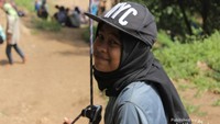 Belayer alias penambat atau orang yang mengamankan pemanjat. (foto oleh: Karina Londy)
