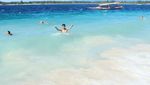 Berenang Bareng Bule Seksi, Gili Trawangan Tempatnya!