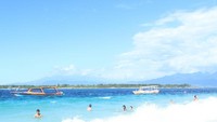 Mau mandi bareng bule? Yuk, ke Gili Trawangan!