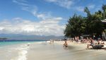 Berenang Bareng Bule Seksi, Gili Trawangan Tempatnya!