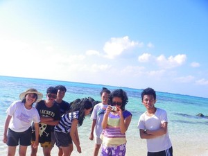 Berenang Bareng Hiu di Karimunjawa, Berani?