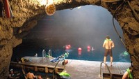 Wisatawan bisa berenang dan berendam di dalam kolam air hangat Homestead Creater (okeanosgroup.com)