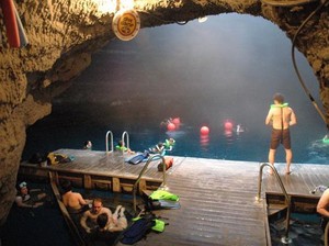 Berenang di Dalam Kawah, Berani?