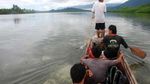 Berenang Yuk, di Kolam Raksasa Desa Sawai, Maluku
