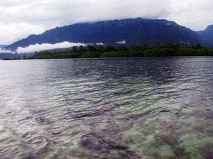 Berenang Yuk, di Kolam Raksasa Desa Sawai, Maluku