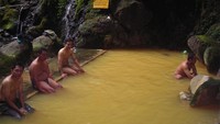 Berendam air panas