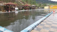 Kolam berendam air hangat