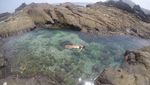 Berendam di Laguna Alami Pinggir Pantai, Mau Coba?