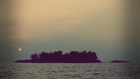 senja di Pulau Bira
