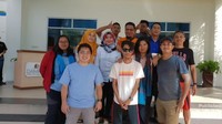 Saya (jaket merah) dan teman-teman perjalanan.