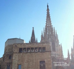 Berjumpa Salah Satu Mahakarya Gaudi di Barcelona