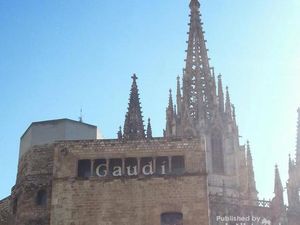 Berjumpa Salah Satu Mahakarya Gaudi di Barcelona