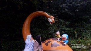 Berkeliling di Negeri Nobita dan Doraemon