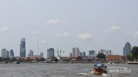 Bangkok dilihat dari Sungai Chao Phraya