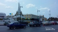 Pagoda yang bisa ditemui dengan mudah di setiap sudut kota