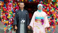 Kimono juga bisa cantik dipadukan dengan hijab.