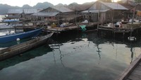 Halaman rumah penduduk desa adalah laut