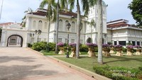 Bangunan utama Galeri Sultan Azlan Shah yang merupakan bekas istana raja atau disebut Istana Hulu
