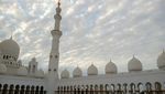 Berkunjung ke  Masjid Termegah di Dunia