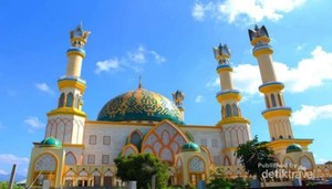 Berkunjung ke Masjid Termegah di Lombok