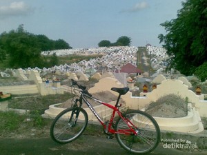 Berkunjung ke Pemakaman Tionghoa Terluas di Pangkalpinang, Berani?