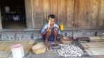 Berkunjung ke Zaman Batu di Kampung Bena