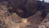 Kawah Raksasa di Puncak Gunung Agung