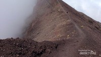 Pemandangan di Puncak Gunung Agung