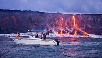 Cairan berwarna merah menyala ini terlihat sangat cantik bila hari mulai senja (sfgate.com)