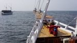 Berlayar di Laut Jakarta dengan Kapal Pinisi? Bisa Kok