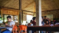 Suasana di dalam resto
