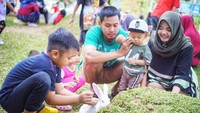 Bermain bersama kelinci
