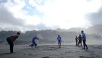 Bermain Tricking, Cara Beda Berlibur di Pantai Parangtritis