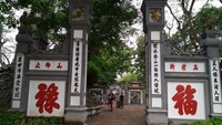Gerbang menuju Jembatan Merah