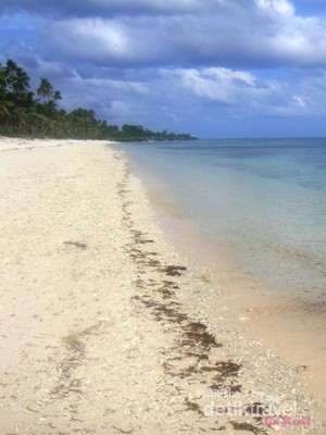 Bersantai di Pantai Pribadi Pasir Panjang Wakatobi