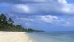 Bersantai di Pantai Pribadi Pasir Panjang Wakatobi