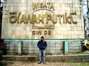 Berselimut Kabut di Kawah Putih Ciwidey