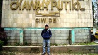 Di Gerbang Kawah Putih