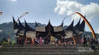 Tangga menuju Istana Basa Pagaruyung