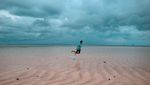 Bertemu Anak Penyu di Pantai Pulau Sangalaki