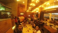 Suasana pada saat berbuka puasa dan makan malam